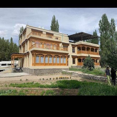 Sindhu Residency Hotel She ภายนอก รูปภาพ